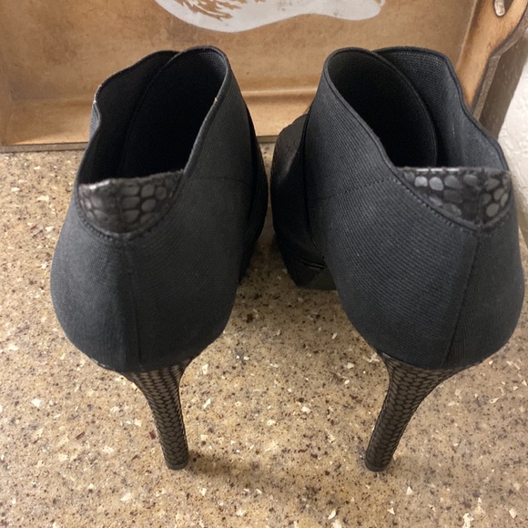 Black Jessica Simpson Peep Toe Heels Size 7.5 with 4.5” STILETTO heels & Spandex - Picture 13 of 16